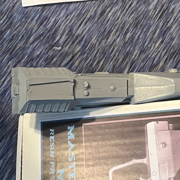 NWOT master chief m60 resin prop model pistol kit with instructions to paint! - Picture 5 of 6